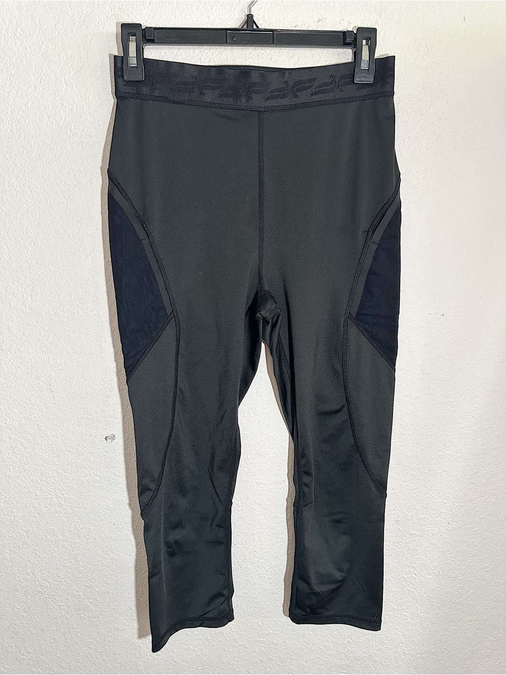 Fabletics High Waisted Mesh PowerLite 2.0 Cropped Leggings Size Medium $74.95